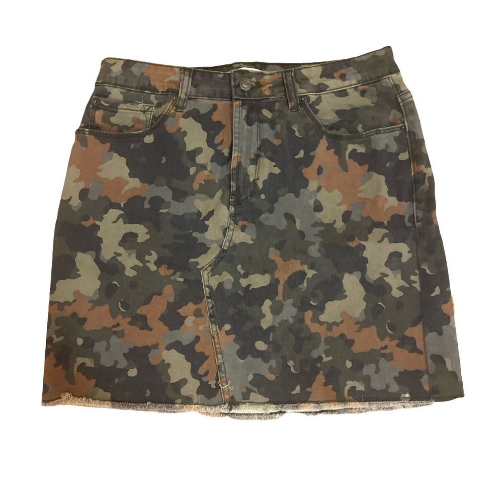 Women’s Size 8 Camo Kensie Jean Skirt NWT